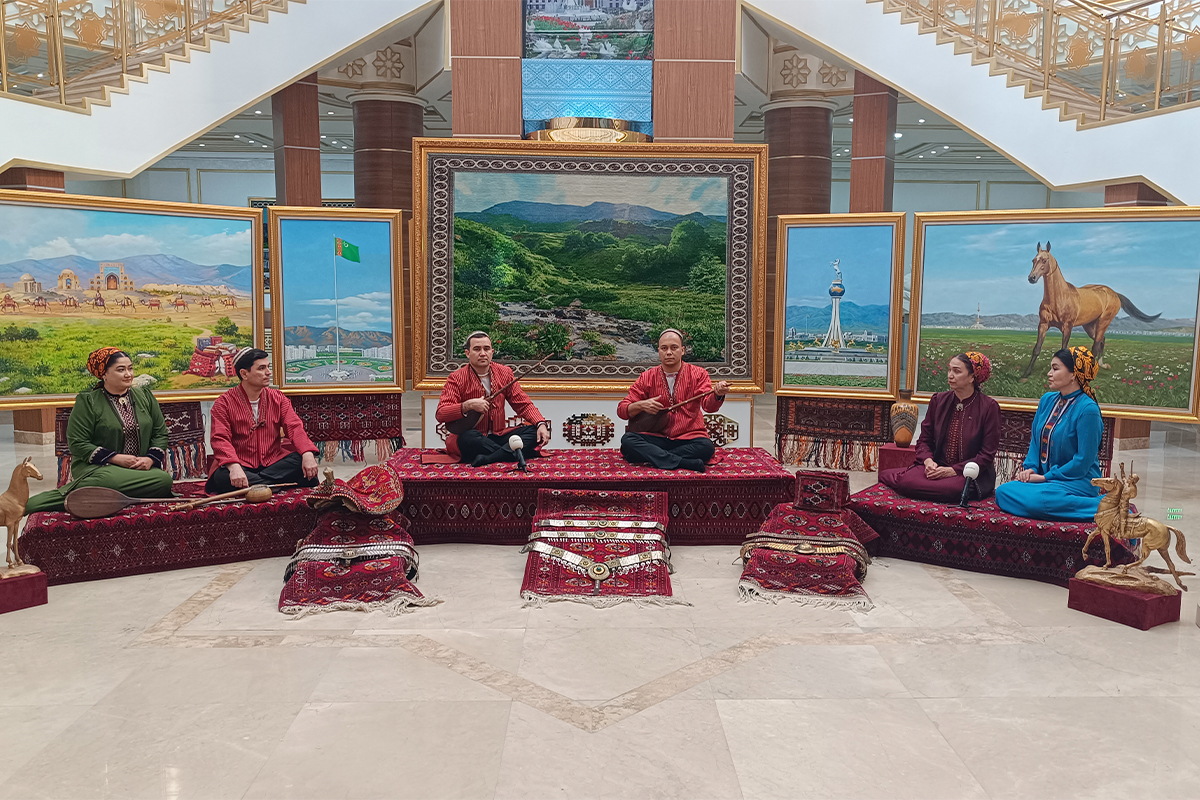 Sahy Jepbarow adyndaky Arkadag şäheriniň ýörite sungat mekdebi bilen bilelikde «Garaşsyz, baky Bitarap Türkmenistan – bedew batly at-myradyň mekany» diýlip atlandyrylmagy bilen ýylyň şygaryna badalga.